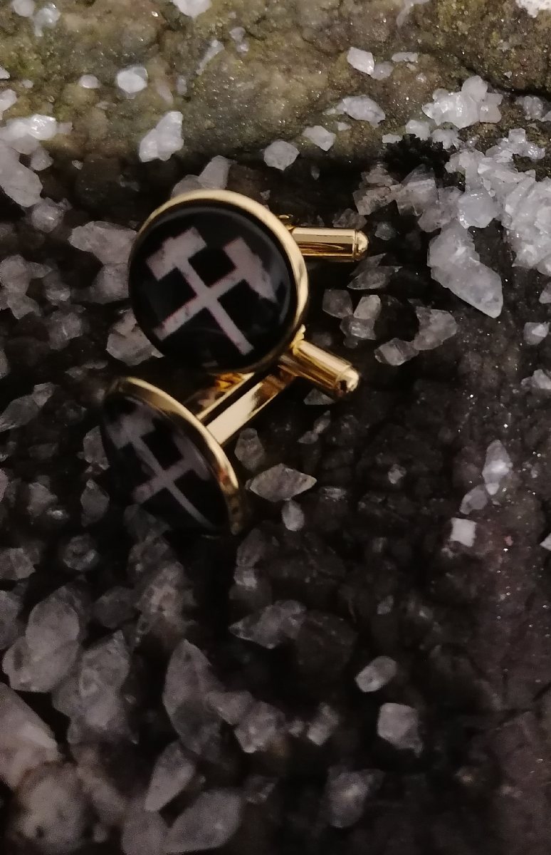 Manschettenknöpfe mit Schlägel & Eisen in schwarz/weiß Manschettenknöpfe mit Schlägel & Eisen in schwarz/weiß