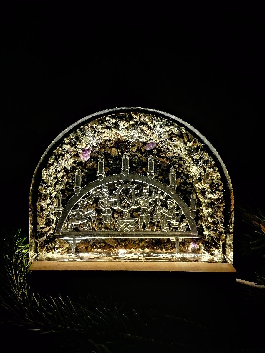 beleuchtetes Bergwerk aus Epoxidharz mit Schwibbogen beleuchtetes Bergwerk aus Epoxidharz mit Schwibbogen