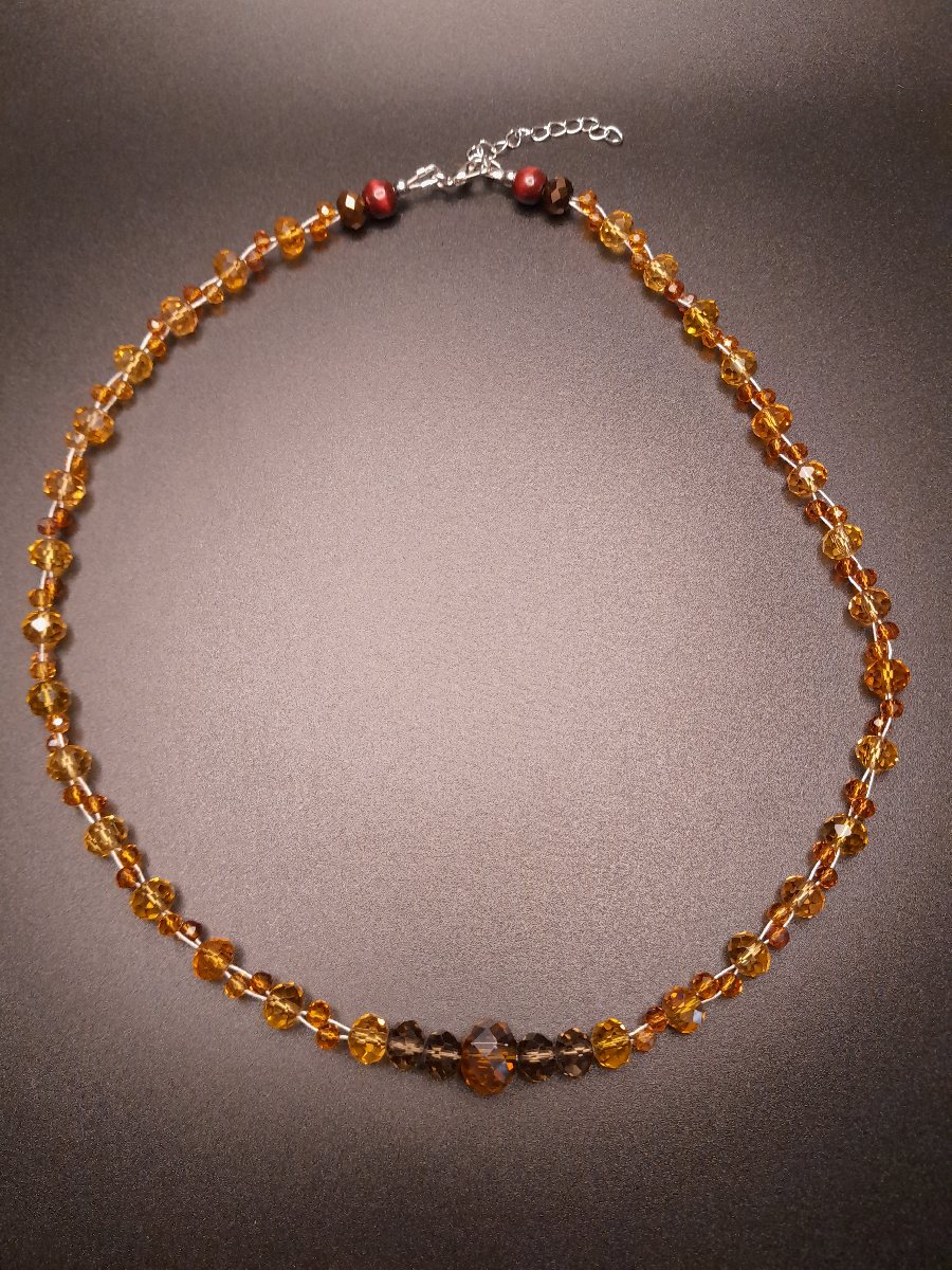 elegante Halskette mit facettierten Glasperlen elegante Halskette mit facettierten Glasperlen
