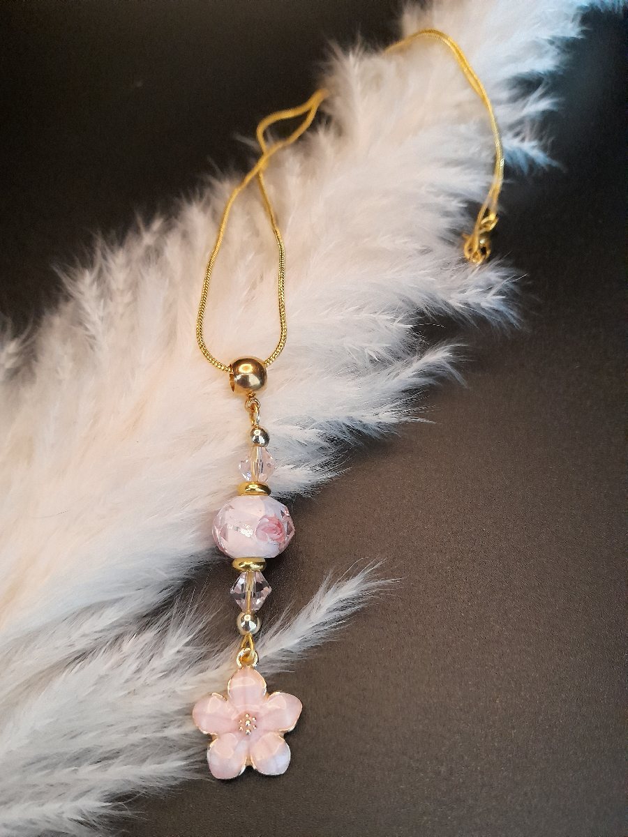 Halskette mit zarter Blüte in Rose` Halskette mit zarter Blüte in Rose`