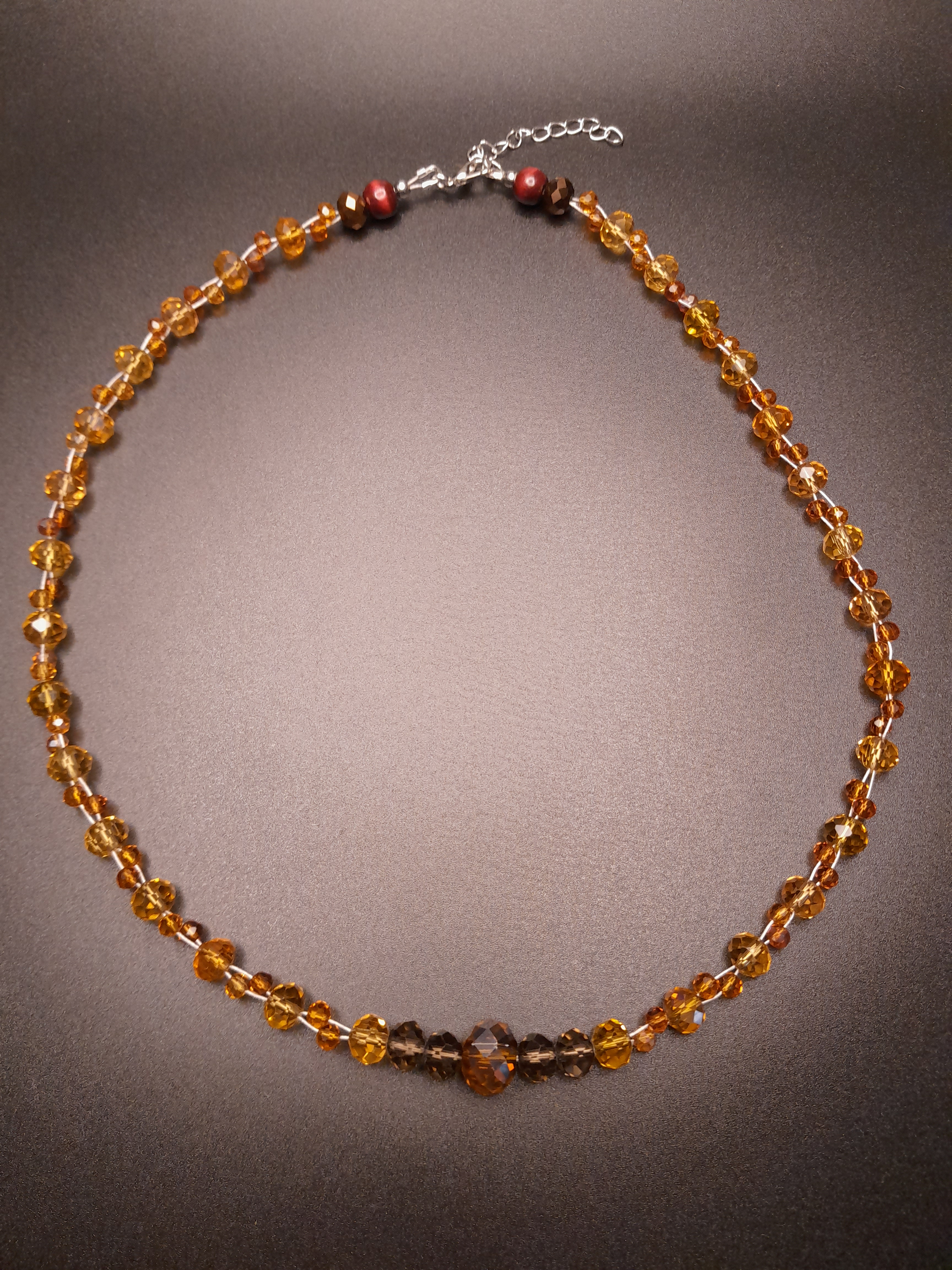 elegante Halskette mit facettierten Glasperlen elegante Halskette mit facettierten Glasperlen
