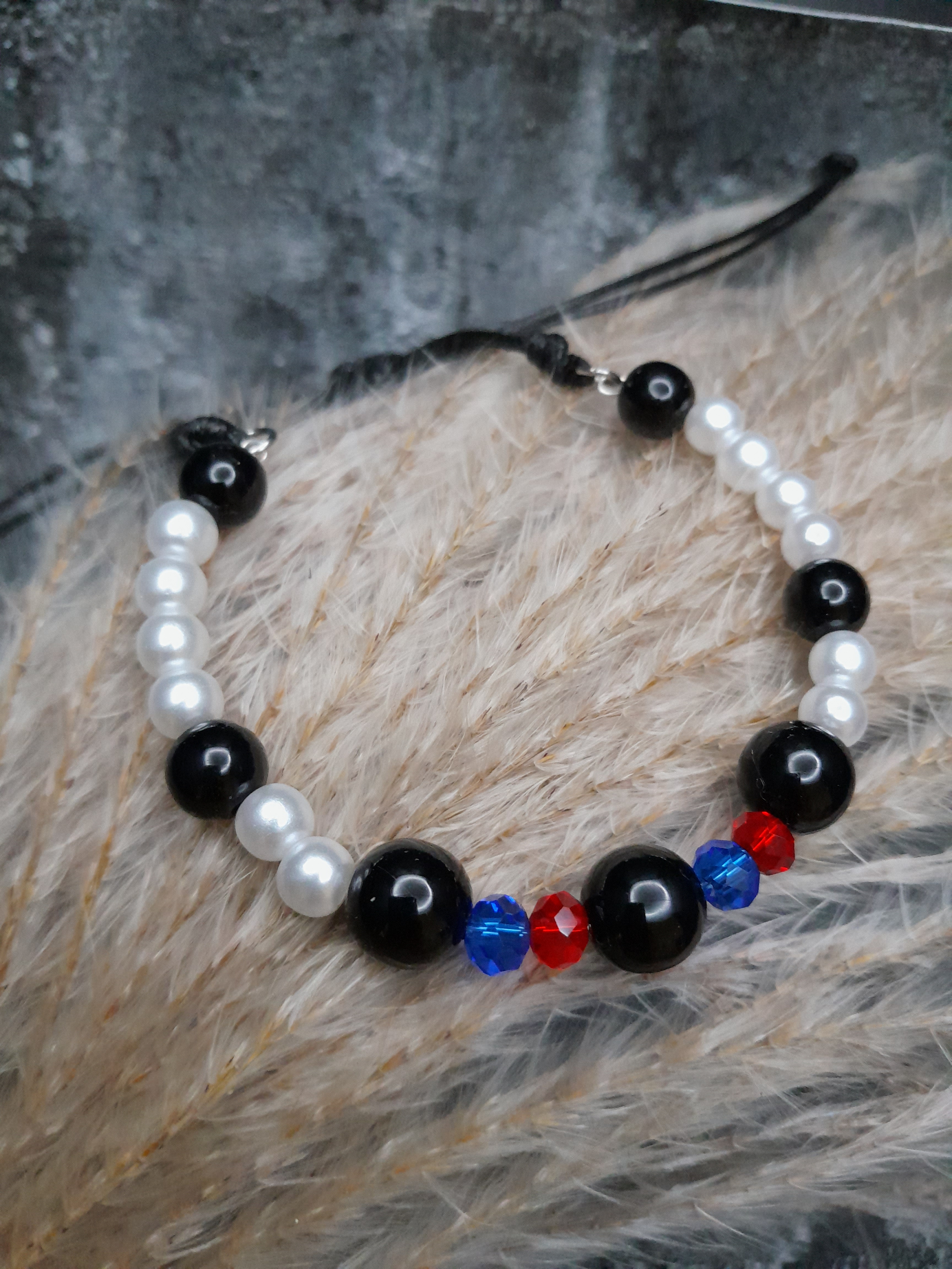 synthetisches Armband mit Acrylkugeln synthetisches Armband mit Acrylkugeln