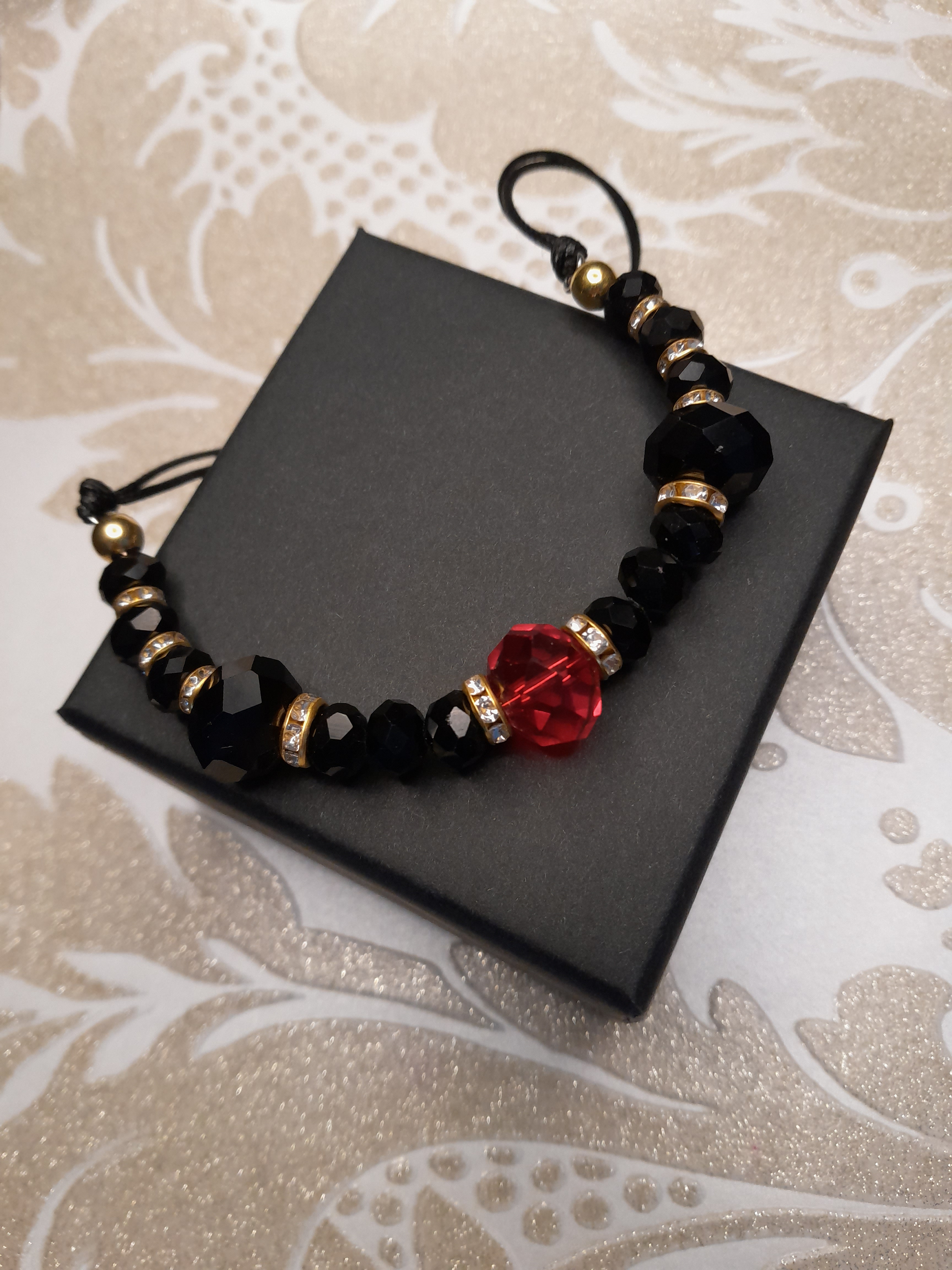Armband mit großen facettierten Glasperlen Armband mit großen facettierten Glasperlen
