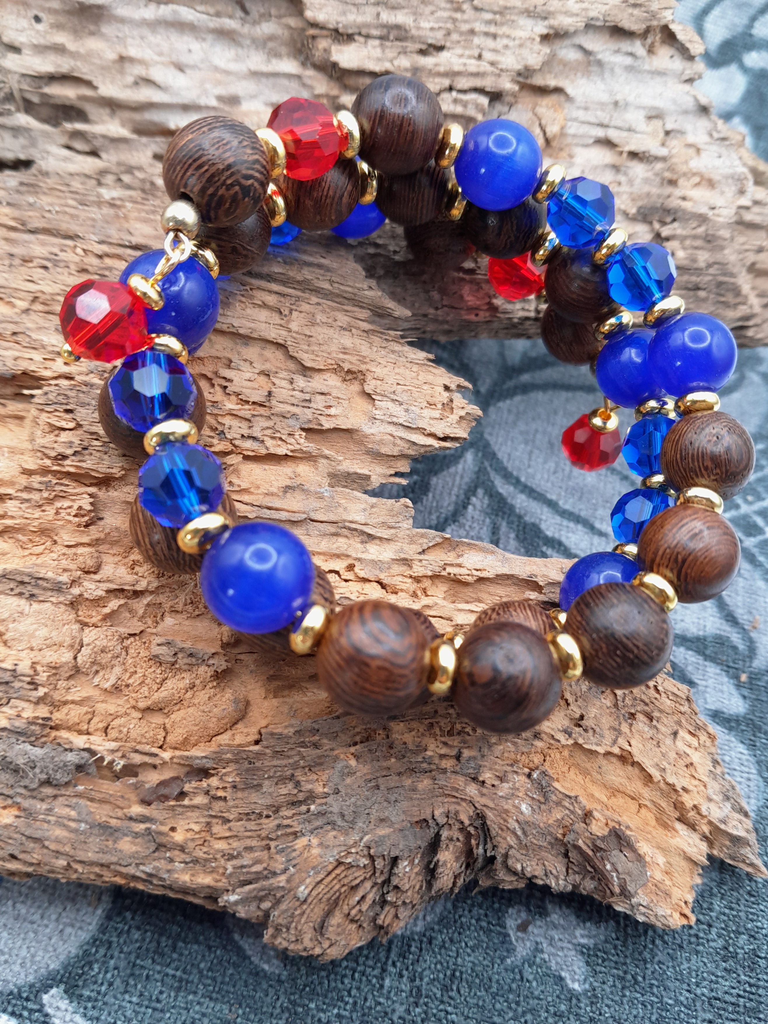 zweireihiges Armband mit Holzperlen und facettierten Glasperlen zweireihiges Armband mit Holzperlen und facettierten Glasperlen