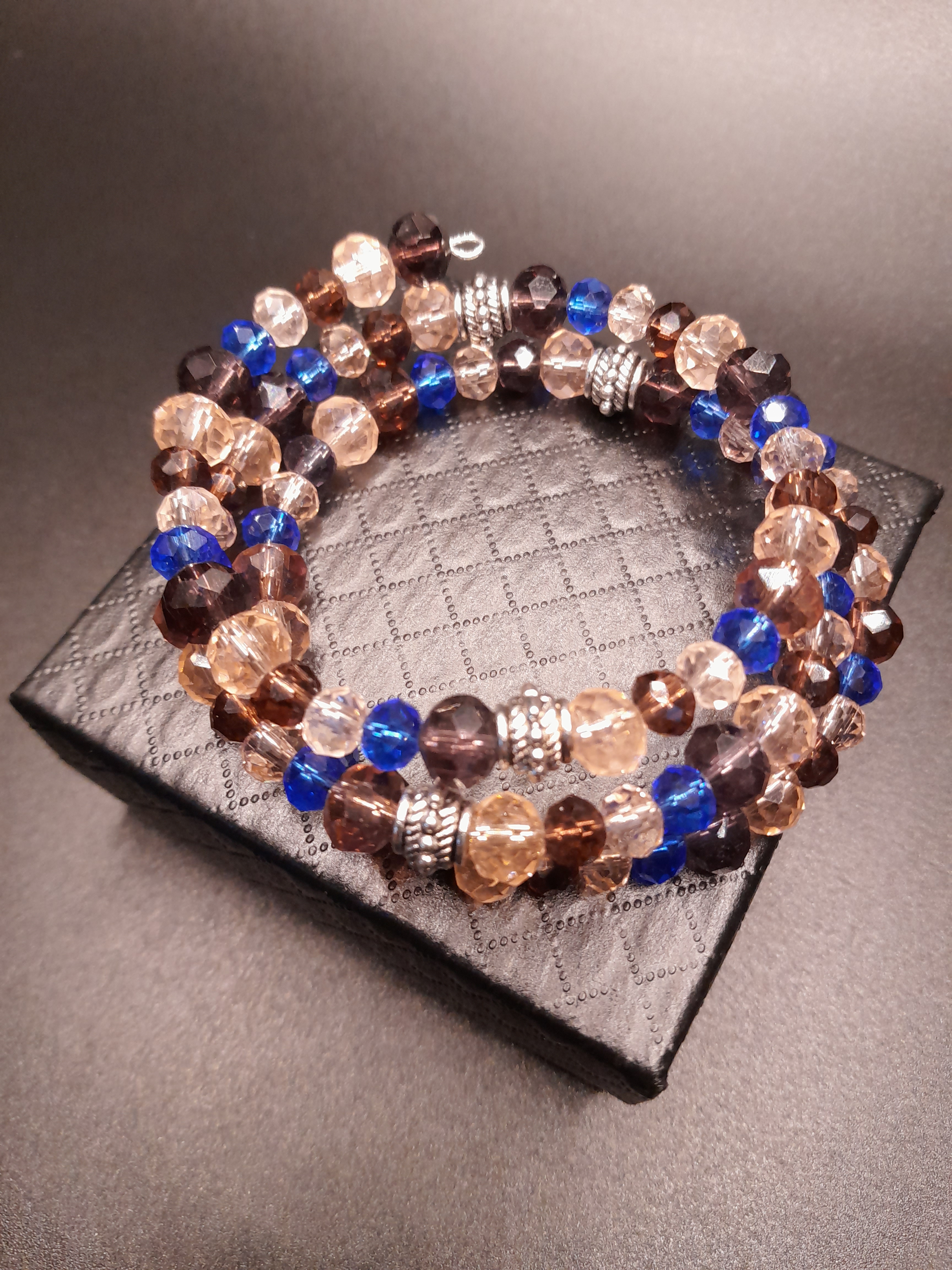 wunderschönes Armband aus facettierten Glasperlen wunderschönes Armband aus facettierten Glasperlen