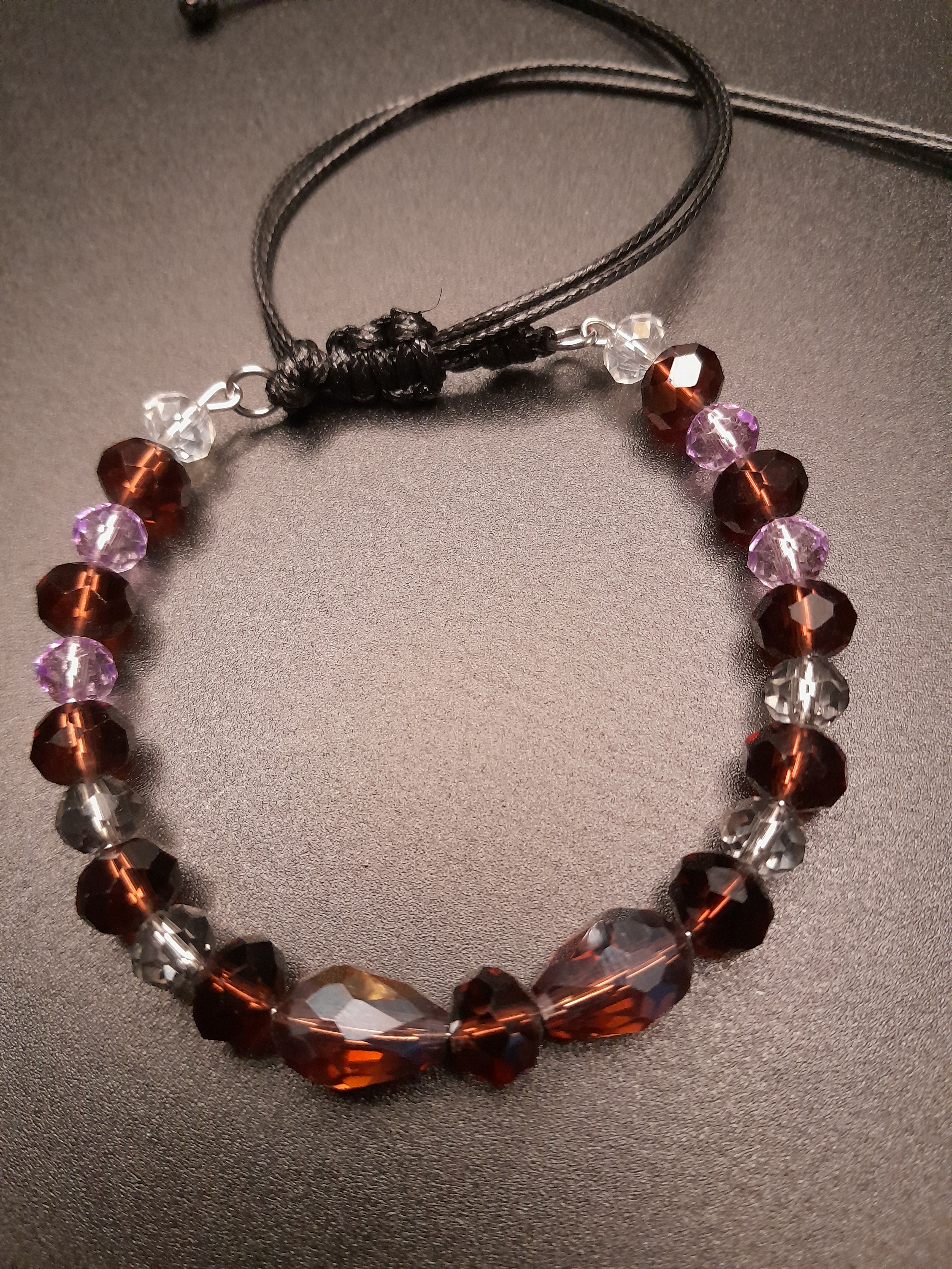 verstellbares Armband mit facettierten Glasperlen verstellbares Armband mit facettierten Glasperlen