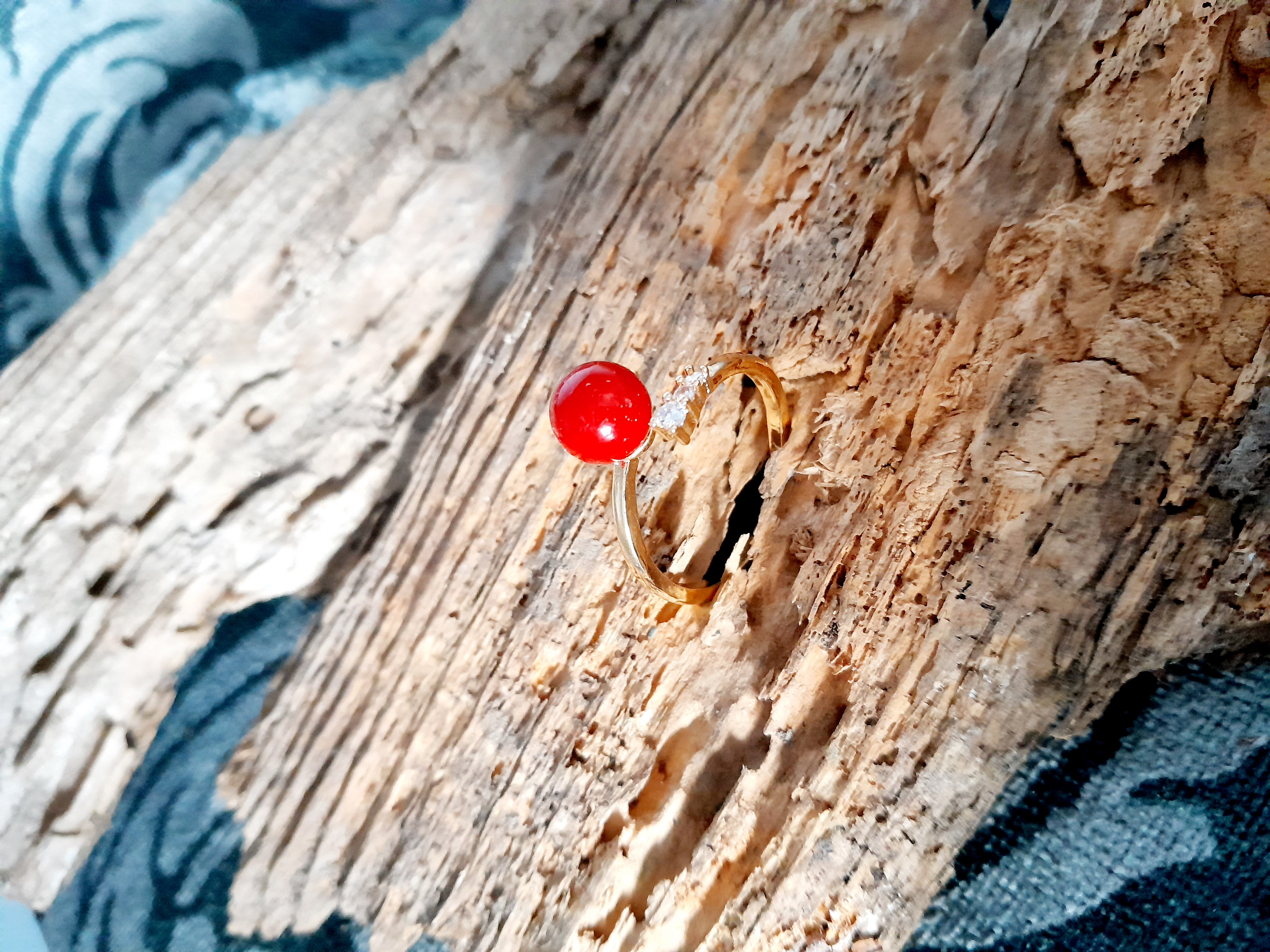 schlichter Ring mit Perle in Rot schlichter Ring mit Perle in Rot